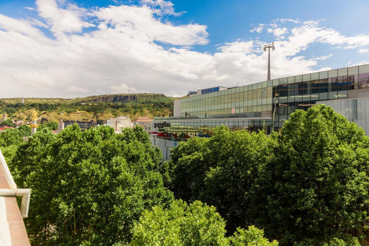 Dat Exx Apartments On Liberty Square Tbilisi Exteriör bild